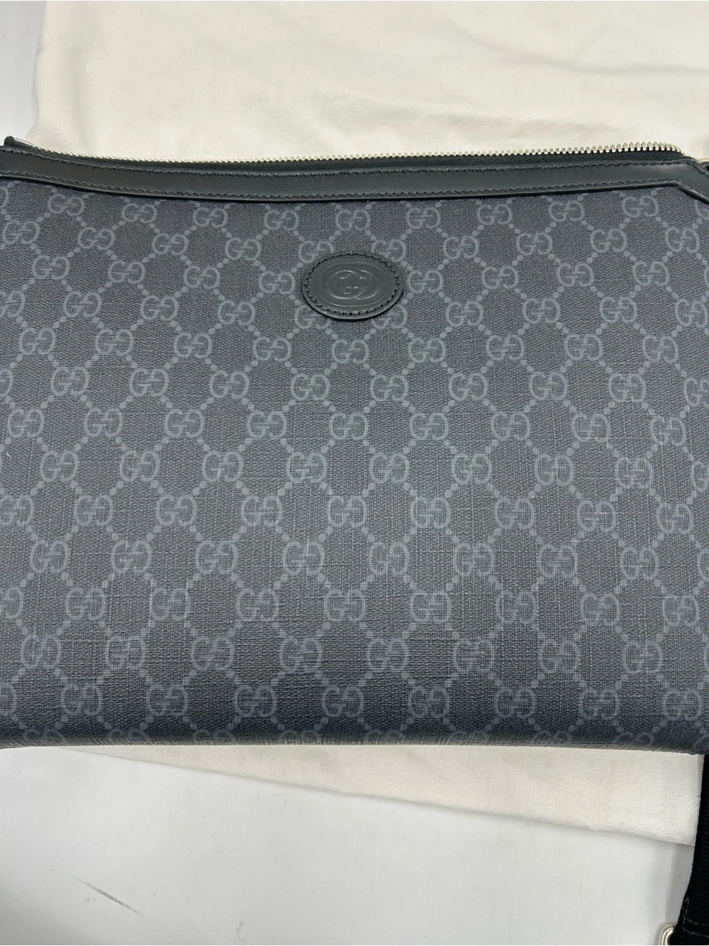 Gucci classic messenger